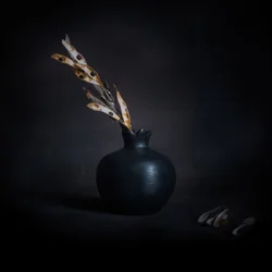Ciemna botaniczna martwa natura