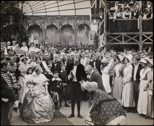 Kadr z filmu „Sześćdziesiąt lat królowa”, ok. 1914 (zdjęcie czarno-białe)