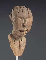 Fragment Kongo nkisi nkondi (drewno)