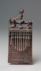 Thumb Piano, koniec XIX wieku (drewno i żelazo)
