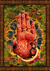 Ozdobna ręka z mehndi