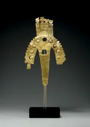 Złota ozdoba z pióropuszem Huari, południowe wybrzeże, ok. 700-1000 (złoto)