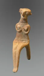 Figurka siedzącej kobiety, 1800 p.n.e.