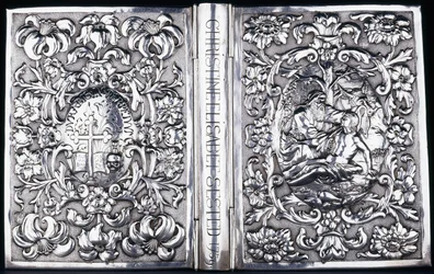 Górna i dolna okładka książki z listowiem i wizerunkiem Miłosiernego Samarytanina, 1740