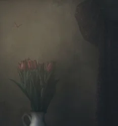 Tulipany i motyl w cieniu