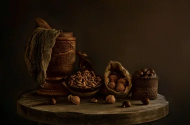 Rustykalna martwa natura z orzechami