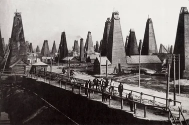 Szyby naftowe w Baku nad Morzem Kaspijskim, Rosja, ok. 1890