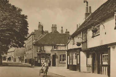Church Street, Chiswick, z bronią Burlington, c1935.