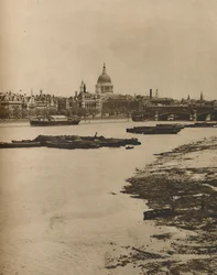 Embankment i Blackfriars z południowego krańca mostu Waterloo, c1935.