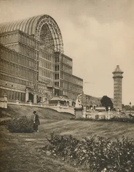 Szkło i dźwigary Pałacu Kryształowego w Sydenham, c1935.