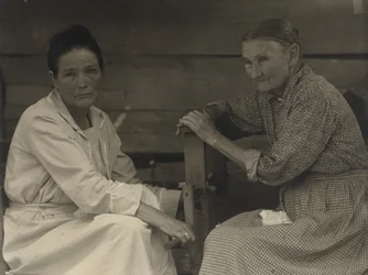 [Arminda ciotka Mindy Anderson Curtis i przyjaciółka], 1930-1934 (odbitka platynowa)