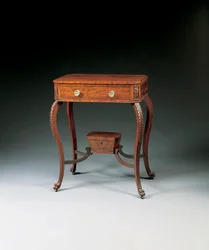 Klasyczny rzeźbiony stół roboczy, 1810-20