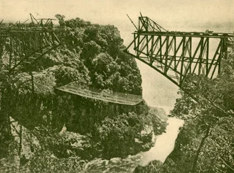 Budowa mostu kolejowego Zambesi, ok. 1930.