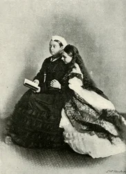 Jej Wysokość z księżną Beatrice, kwiecień 1871, c1897.