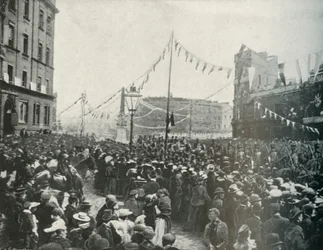 Królewska procesja: Królewska artyleria konna przechodząca przez Cyrk Św. Jerzego, dzielnica, 1897 r.