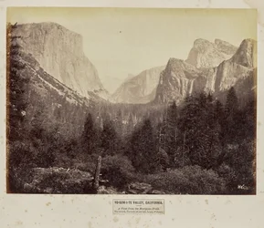 Dolina Yo-Sem-i-te, Kalifornia. Widok ze szlaku Mariposa. Tis-sa-ack, Tu-toch-ah-nu-lah, Loya, Pohono