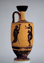 Strychowy czarnofigurowy lekythos ozdobiony starcem rzucającym piłkę do młodzieńca, ok.500 pne (ceramika)