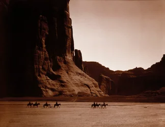 Jeźdźcy Navajo, Edward S. Curtis, ok. 1904 (stonowany srebrny nadruk)