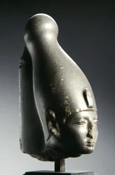 Portret Amenemhata III (1843-1798 pne) Państwa Środka (szarogłaz)