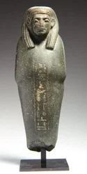 Figura Ushabti dla księdza Ra-s-hetep-ib, Państwo Środka, ok. 1950 r. p.n.e. (szarogłaz)