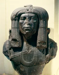 Popiersie Amenemhata III (Nimaat Re lub Ammenemesa III), przedstawionego jako kapłan, z Fajum, Państwo Średnie, XII dynastia