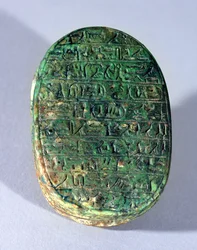 Podstawa skarabeusza małżeńskiego Amenhotepa III (ok. 1417-1379 pne) i królowej Tiye, Nowe Królestwo, ok. 1391-1353 pne