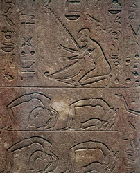 Uroczystości z harfistą i akrobatami, relief, Czerwona Kaplica Hatszepsut, rekonstrukcja wystawiona w Muzeum w Karnaku, cywilizacja egipska, Nowe Państwo, XVIII dynastia