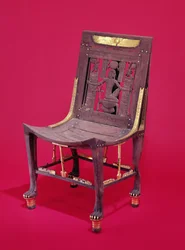 Krzesło z grobowca Tutanchamona (ok. 1370-1352 p.n.e.), przedstawiające ducha milionów lat, Nowe Państwo