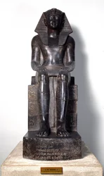 Starożytność egipska: rzeźba z bazynitu przedstawiająca Totmesa (Tutmozisa lub Totmusa) III (ok. 1504-1450 pne), faraona egipskiego. XVIII dynastia. Z Teb. Turyn, muzeum egipskie
