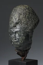 Głowa Amenhotepa III, Nowe Państwo (zielony steatyt)