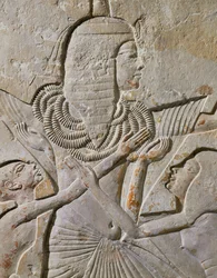 Horemheb z dziećmi i urzędnikami (relief)
