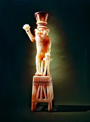 Pleomorficzny wazon maści, z Grobowca Tutanchamona, Nowe Królestwo (alabaster)