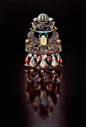 Pektorał z ptasim skarabeuszem, z grobowca Tutanchamona, Nowe Królestwo (złota cloisonne ozdobiona kamieniami półszlachetnymi i pastą szklaną)