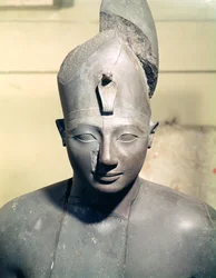 Posąg Totmesa III (rządził 1504-1450 pne), ze świątyni Amona, Karnak (bazalt)