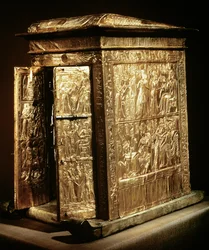 Złota Świątynia Tutanchamona (ok. 1370-52 p.n.e.) Nowe Królestwo (drewno pokryte zaprawą i pokryte złotą blachą)