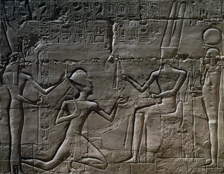 Ramzes II przed Amonem-Ra, relief, Wielka Sala Hipostylowa, Świątynia Amona, kompleks świątynny w Karnaku (lista światowego dziedzictwa UNESCO)