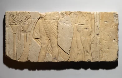 Relief przedstawiający scenę ofiarowania, z Tell el-Amarna, Nowe Królestwo, ok. 1353-1336 pne (wapień)