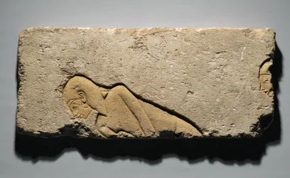 Relief przedstawiający dwóch mężczyzn kłaniających się, z Tell el-Amarna, Nowe Królestwo, ok. 1352-1336 pne (wapień)