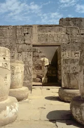 Posąg Ramzesa w kaplicy prowadzącej z Sali Hypostylowej Świątyni Pogrzebowej Ramzesa III (ok.1184-1153 p.n.e.) New Kingdom