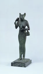 Statuetka bogini Bastet, III Okres Przejściowy (brąz)