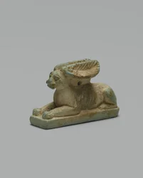 Amulet królika (szkliwiony fajans)