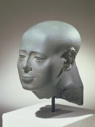 Głowa Wesirwera, Proroka Montu, z Cachette w okręgu Amona, Karnak, Epoka Późna (zielona łupka)