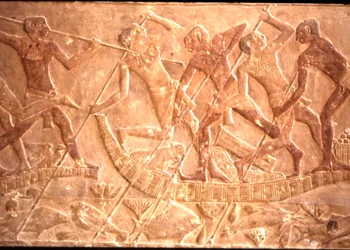 Mężczyźni przebijający ryby z łodzi papirusowej, grobowiec Ptah-Hotep, V dynastia (zdjęcie)