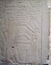 Relief przedstawiający scenę obrzezania, z mastaby Ankh-Ma-Hor "Grobowiec Lekarza", Stare Państwo (wapień)