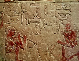 Relief przedstawiający dmuchacze szkła, z Mastaby Kaemrehu, Sakkary, Stare Państwo, ok. 2325 pne (malowany wapień)