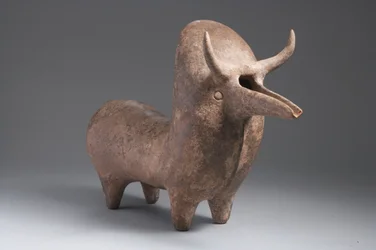 Amlash Rhyton w formie byka Zebu (terakota)