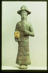 Elamicki Bóg ze Złotą Ręką z Suzy, południowo-zachodni Iran, ok. 1800-1700 pne (brąz i złoto)