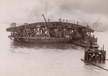 Budowa Vauxhall Bridge, Londyn, 1903-1904