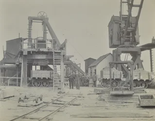 Tunel Blackwall: szyb i robotnicy podczas budowy tunelu, 1893