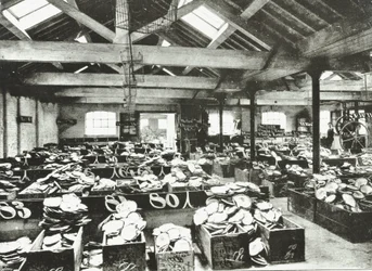 Bull Wharf, wnętrze magazynu Shell, Londyn, 1890